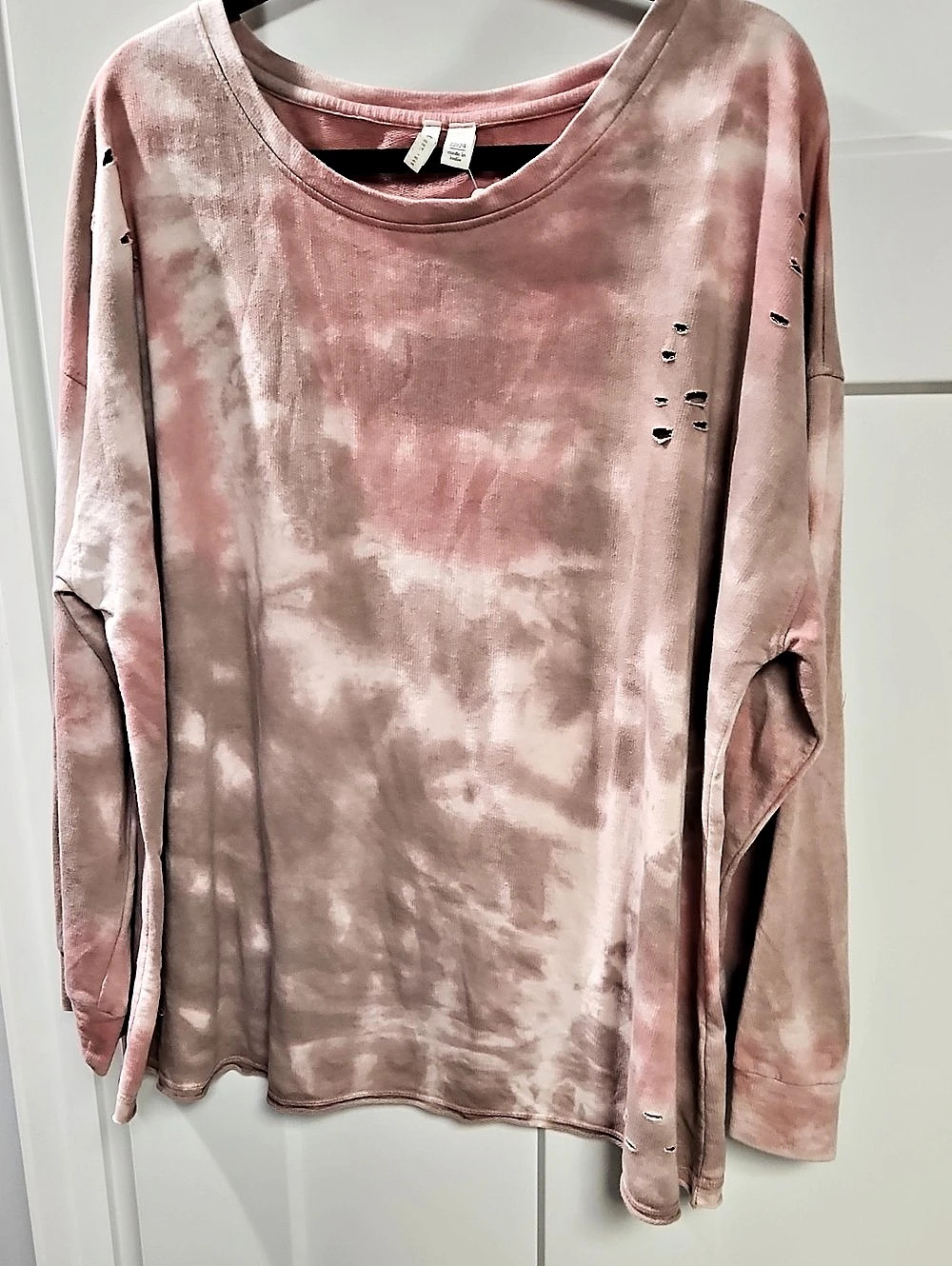 Cato Tie-Dye Long Sleeve Top in Pink & White Size 22/24 Distressed